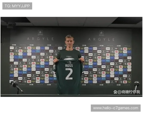 利兹联最新动态：球队转会与赛季表现全面解析