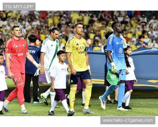全球足球联赛战况激烈 新赛季多支球队强势崛起成冠军争夺热门